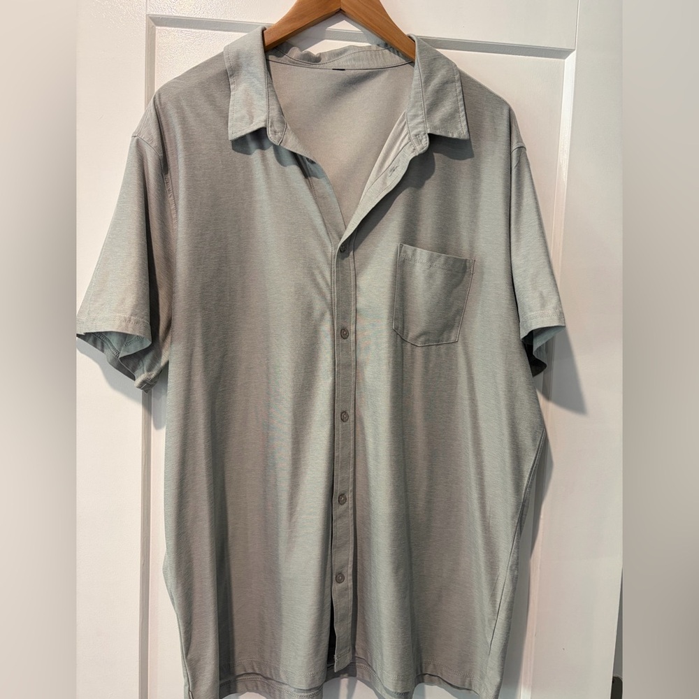 Lululemon Men's Gray Short Sleeve Shirt